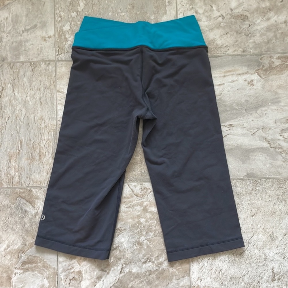 Lululemon Astro crop - Picture 2 of 4